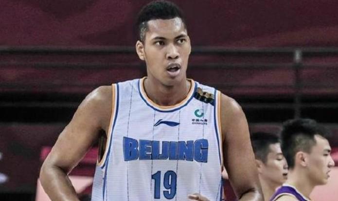 媒体人：塔瑞克放弃其他球队高价邀约，5年C类长约留守北京男篮